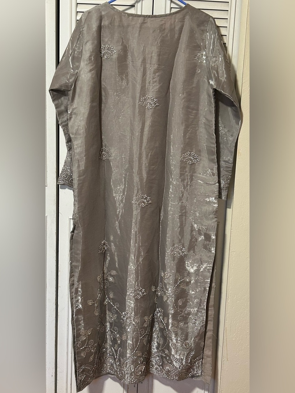Embroidered Silver Gray Women 3pc RTW Suit. Elegant cut Dana Detail. Fits M/L - Picture 5 of 6